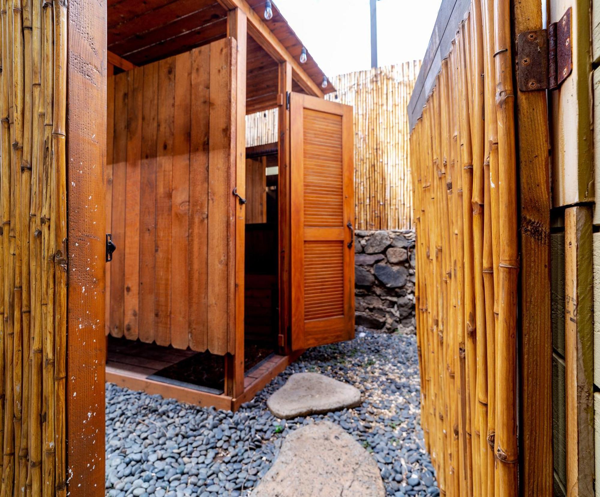 Lotus Suite, 1 Bedroom, Sleeps 4, Pool & Bbq, Pre-Renovation Summer Sale Kīhei Exterior foto